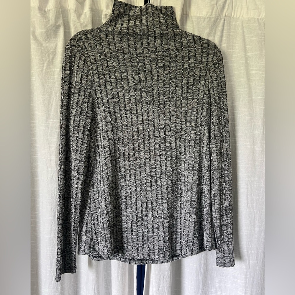 Great gray turtleneck -Nic + Zo size M